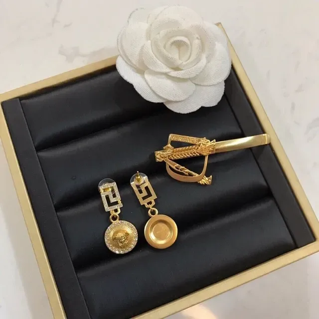 Versace Greca Medusa 水晶镶嵌金色耳环 4