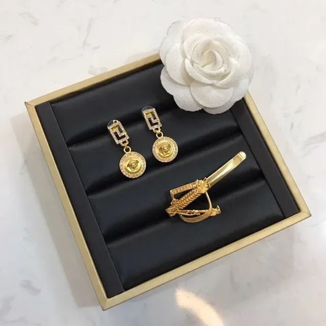 Versace Greca Medusa 水晶镶嵌金色耳环 8