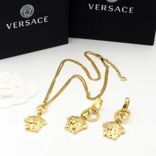 Versace Medusa Colar de metal com pingente de cabeça em ouro