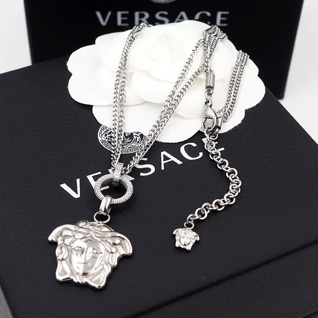Versace Medusa Colar de metal com pingente de cabeça em ouro 6