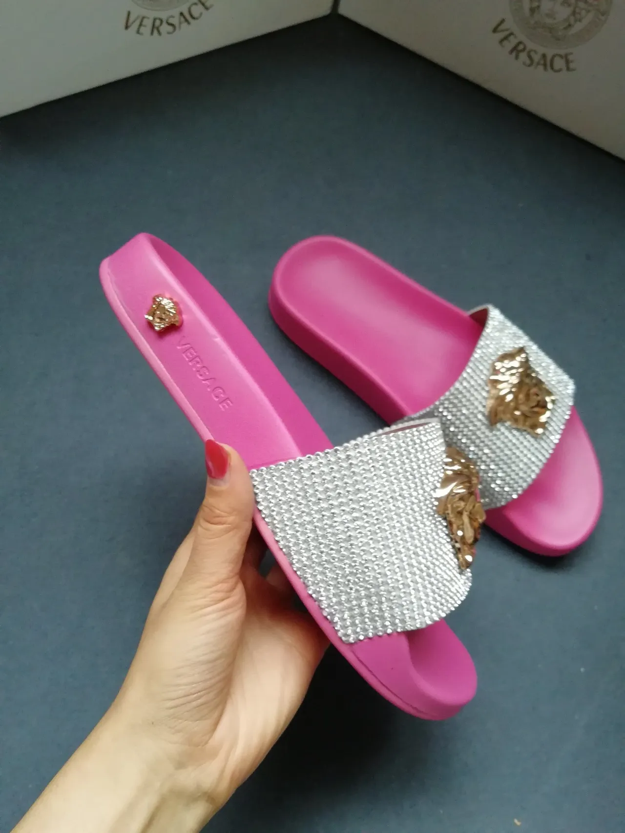 Versace Medusa Slide Sandalias Rosa con Correa de Cristal 3