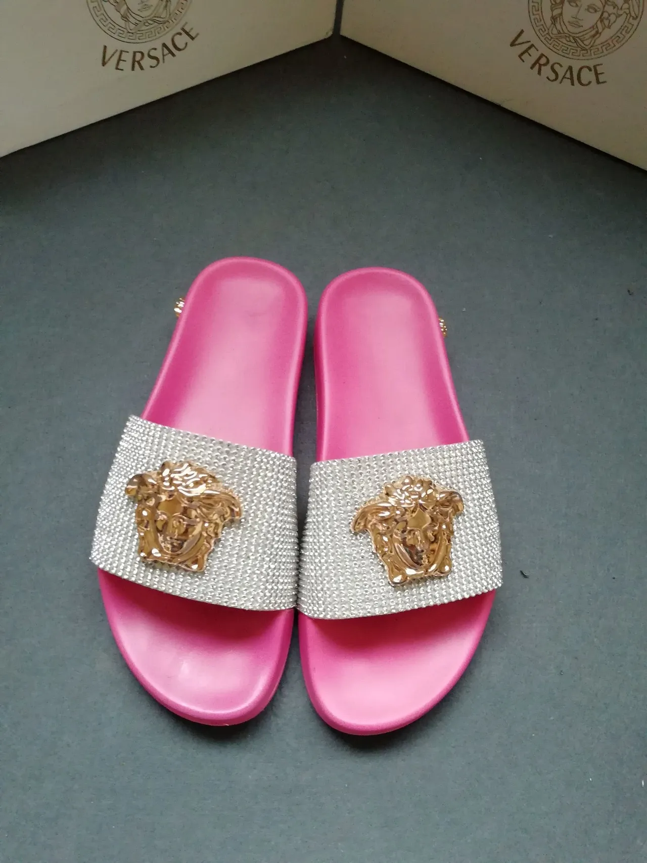 Versace Medusa Slide Sandalias Rosa con Correa de Cristal 4