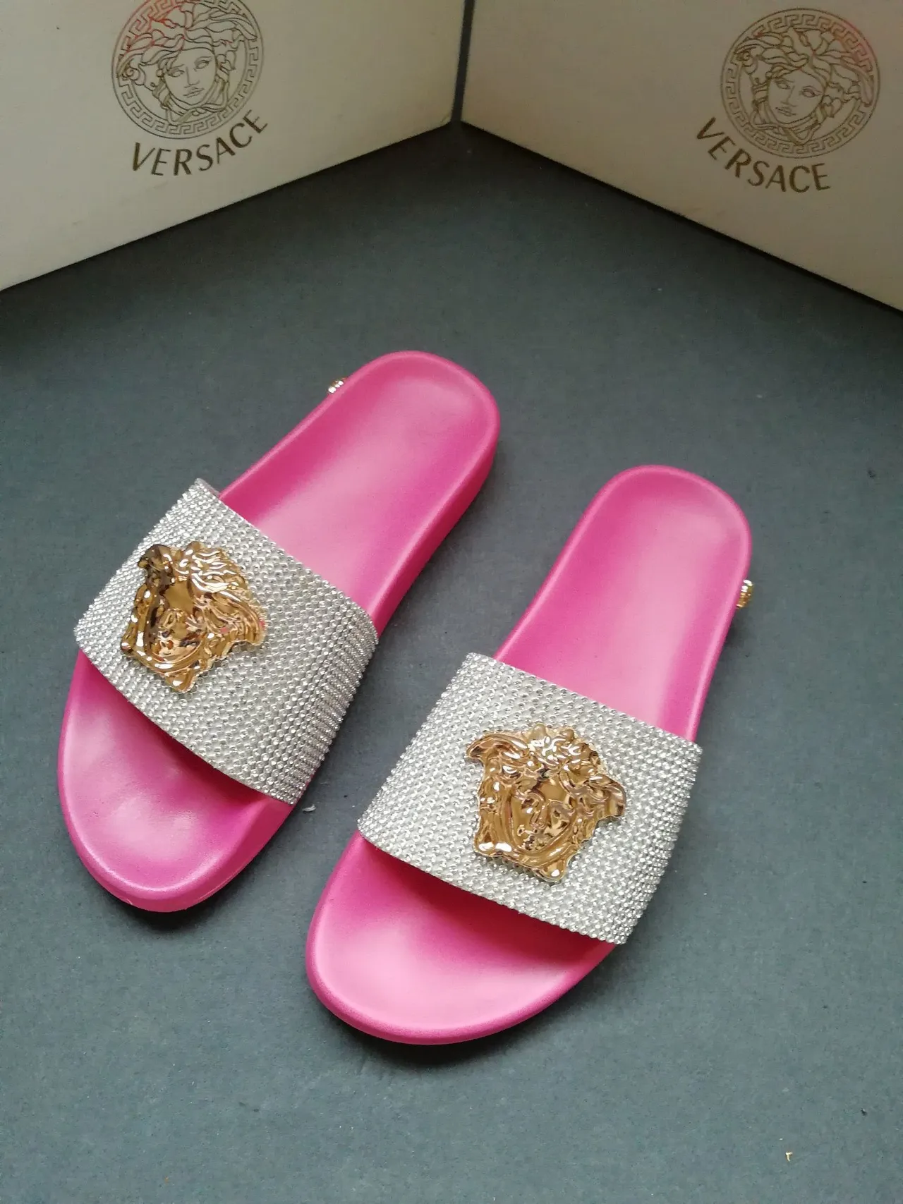 Versace Medusa Slide Sandalias Rosa con Correa de Cristal 5