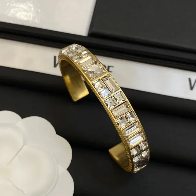 Versace ओडिसिया क्रिस्टल-पावे ग्रेका की ओपन कफ ब्रेसलेट्स 4