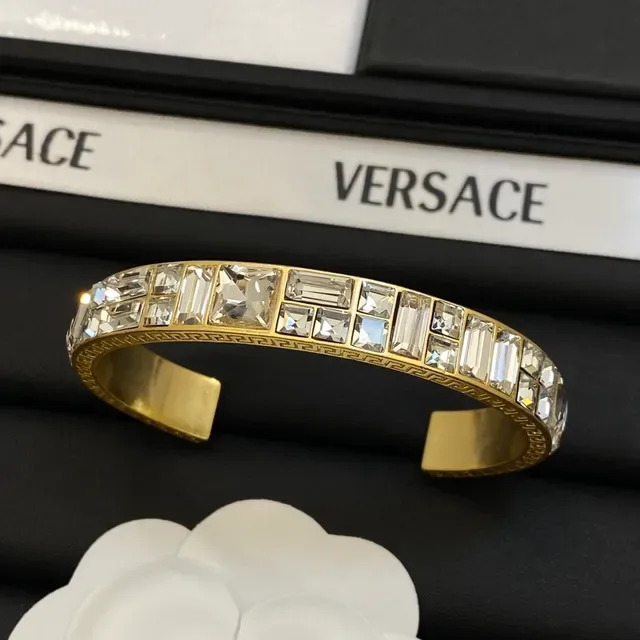 Versace ओडिसिया क्रिस्टल-पावे ग्रेका की ओपन कफ ब्रेसलेट्स 5