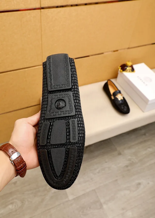 Versace Palazzo Loafer কালো ক্রক-এমবসড চামড়া সোনার মেডুসা হেড লোফার 3
