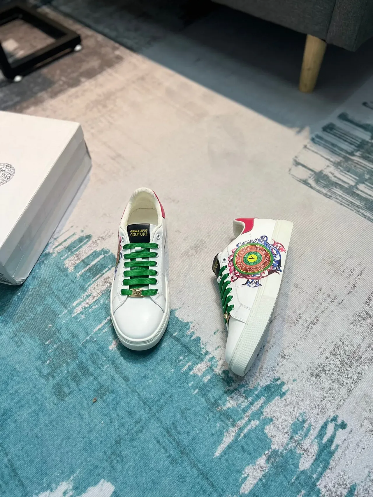 Versace Sneakers Lifestyle Blancs et Verts Cuir Lacets 4