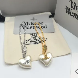 Vivienne Westwood قلادة لؤلؤ مع تعليقة كروية على شكل قلب