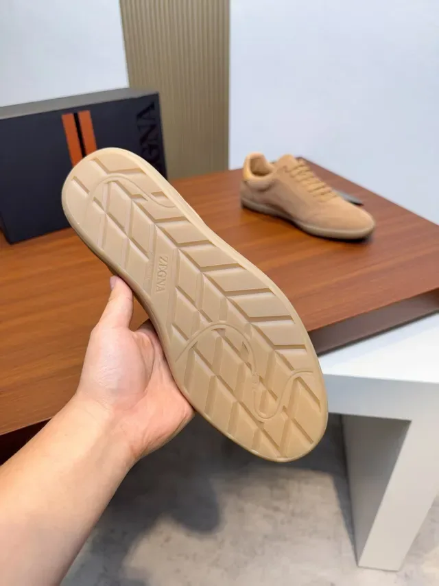 Zegna حذاء رياضي بيج سويد لوتوب لايف ستايل 2