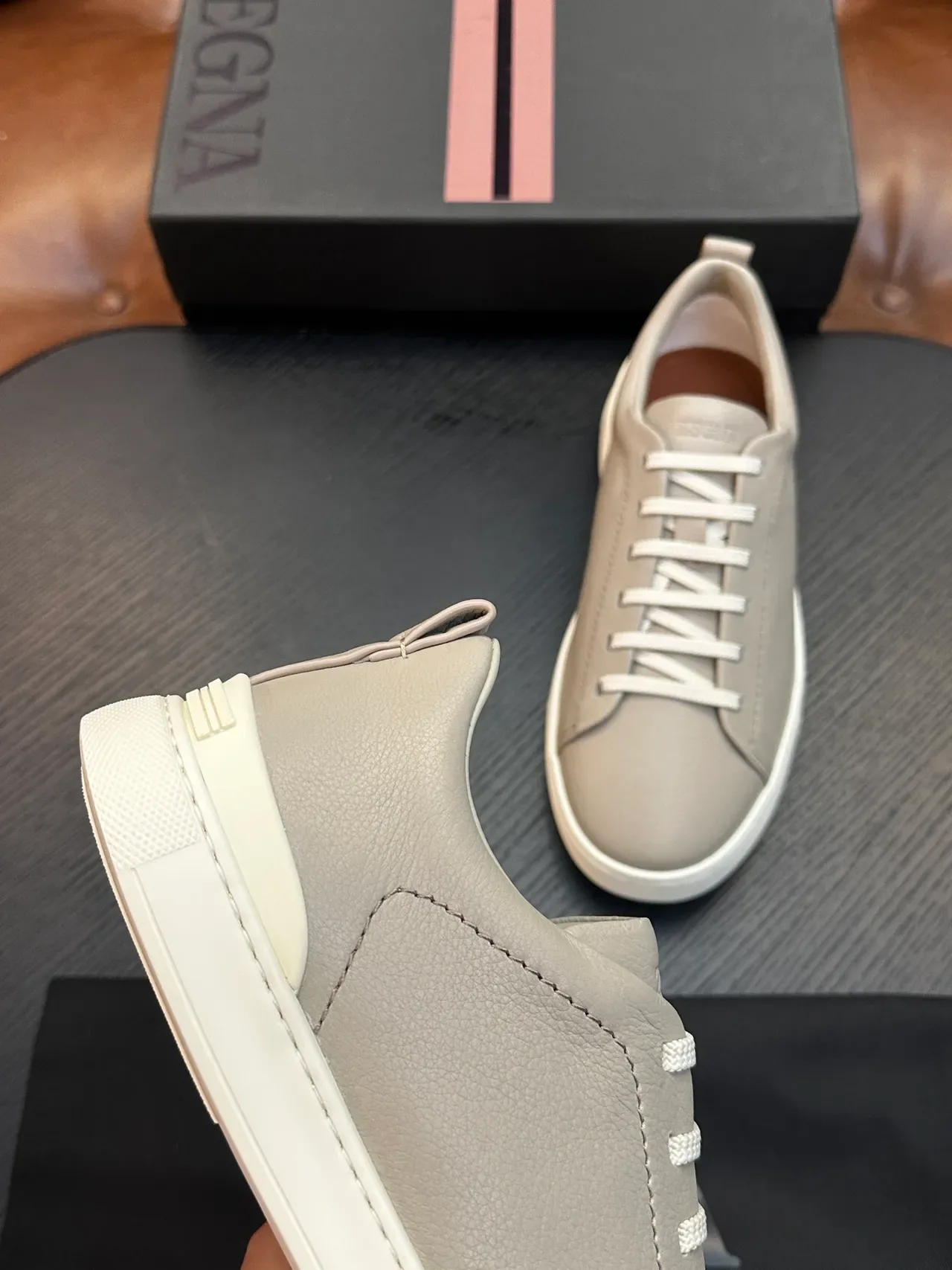 Zegna أبيض بيج جلد مبطن علوي منخفض الكعب أسلوب حياة 4
