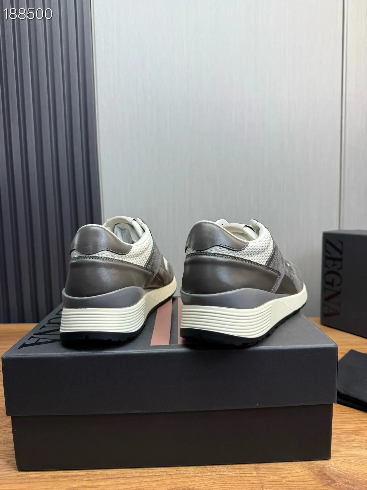 Zegna sneakers lifestyle gris blanc en matériau mixte avec panneaux de daim et de maille 2
