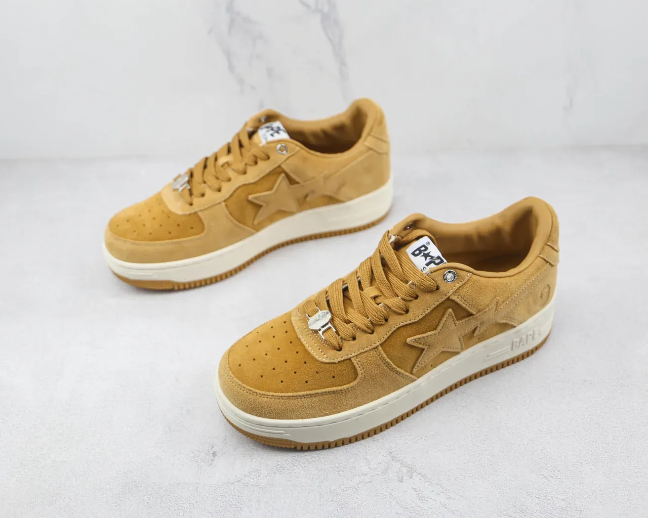 A Bathing Ape BAPE STA أحذية لايف ستايل من الصوف المخدد بلون المسترد 4