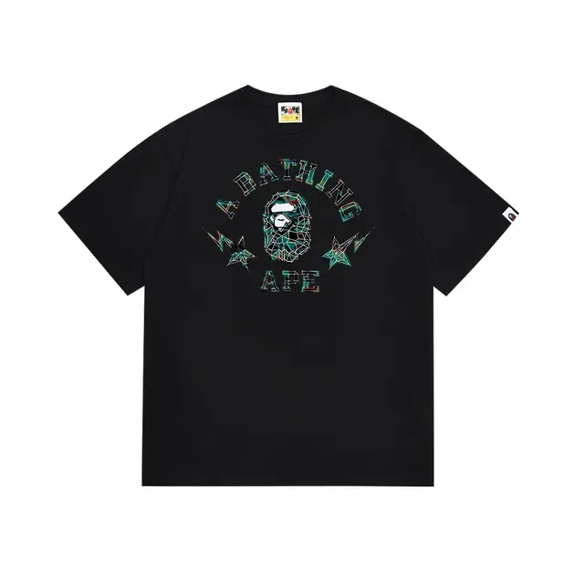 Camiseta A Bathing Ape con estampado gráfico y logo en arco 2