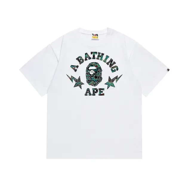 Camiseta A Bathing Ape con estampado gráfico y logo en arco 3
