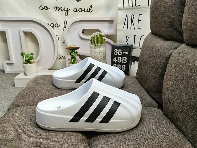 Adidas Adifom Stan Mule blancas y negras con tres rayas mulas 2