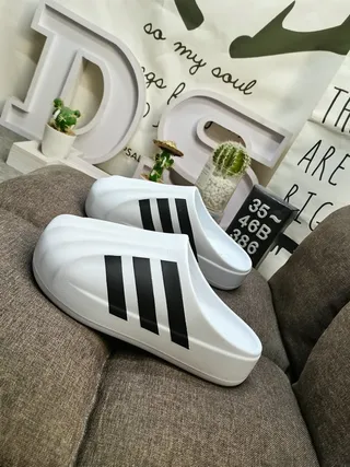 Adidas Adifom Stan Mule blancas y negras con tres rayas mulas 8