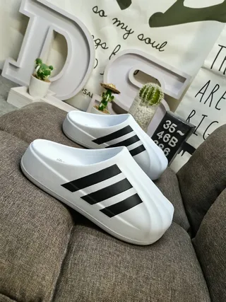 Adidas Adifom Stan Mule blancas y negras con tres rayas mulas 10