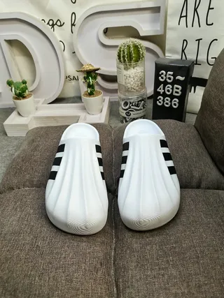 Adidas Adifom Stan Mule blancas y negras con tres rayas mulas 11