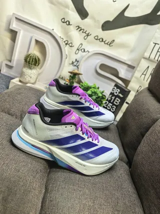 Adidas Adizero Lightstrike Pro brancos, roxos, azuis tênis de corrida 9