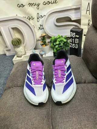 Adidas Adizero Lightstrike Pro brancos, roxos, azuis tênis de corrida 10