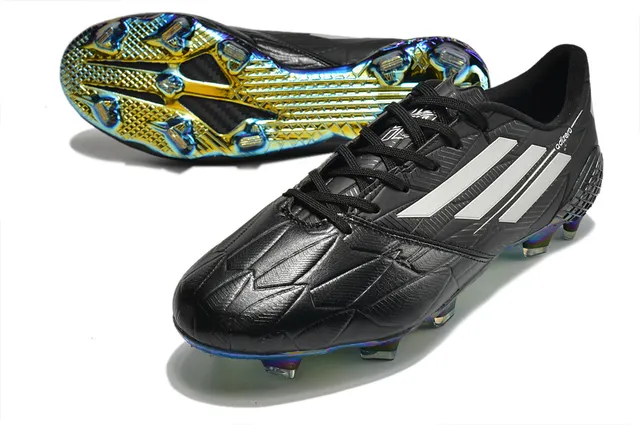 Adidas adizero সাদা রূপালি হোলোগ্রাফিক ফার্ম-গ্রাউন্ড সকার শোজ 17