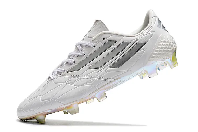 Adidas adizero সাদা রূপালি হোলোগ্রাফিক ফার্ম-গ্রাউন্ড সকার শোজ 21