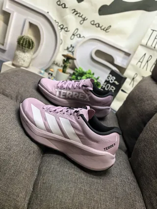 Adidas Beige Black Lightweight Mesh Upper Three-Stripe Side Branding Running Shoes 7