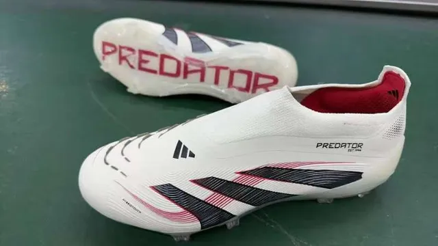 Adidas Zapatillas de fútbol beige negro low-cut ajuste de calcetín parte superior terreno artificial 8