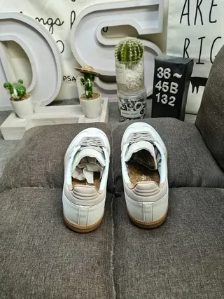 Adidas Zapatillas Lifestyle Beige Marrón de Bajo Perforadas en los Dedos 8