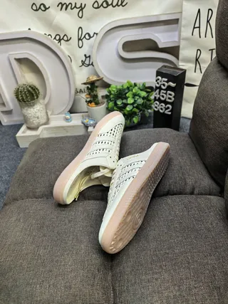 Adidas Bege Marrom Camurça Perfurada Parte Superior Sola de Goma Sapatos Casuais 6