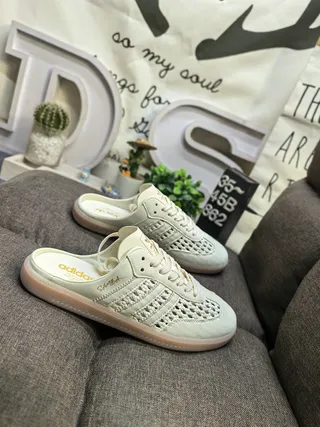 Adidas Bege Marrom Camurça Perfurada Parte Superior Sola de Goma Sapatos Casuais 9