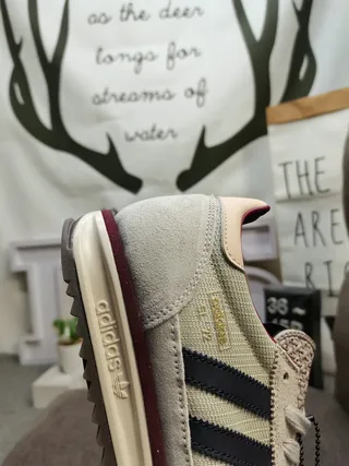 Adidas Beige Navy Retro Runner Textile Mesh Upper Lifestyle Sneakers 23