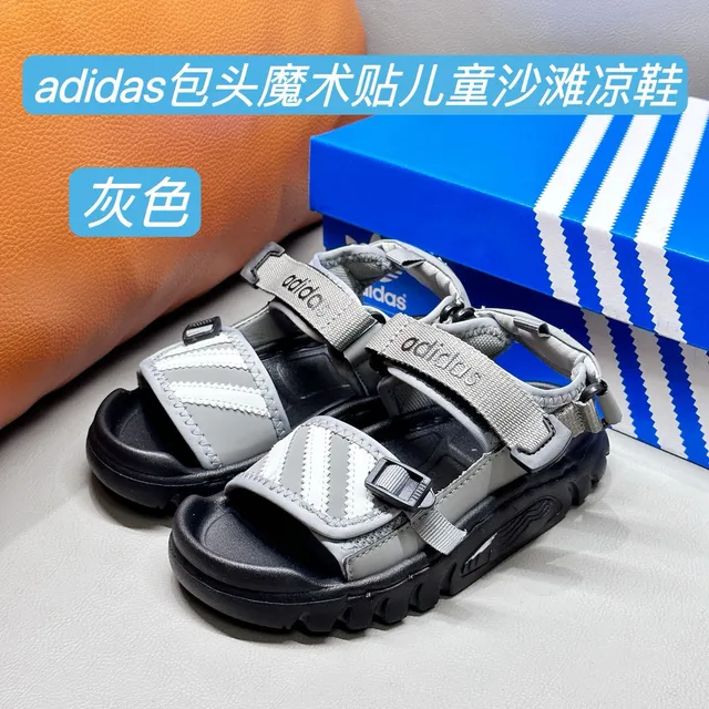 Adidas صندل أسود وأبيض بثلاث شرائط للأطفال 2