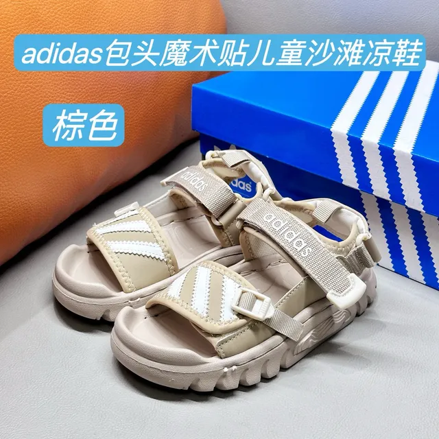 Adidas صندل أسود وأبيض بثلاث شرائط للأطفال 4