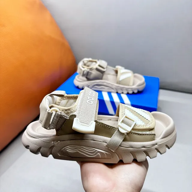 Adidas صندل أسود وأبيض بثلاث شرائط للأطفال 14