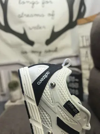 Adidas Negro Plata Zapatillas Lifestyle de Malla Ligera Tres Rayas Recubrimiento Sintético 3