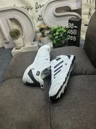 Adidas Negro Plata Zapatillas Lifestyle de Malla Ligera Tres Rayas Recubrimiento Sintético 6
