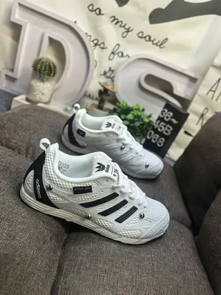 Adidas Negro Plata Zapatillas Lifestyle de Malla Ligera Tres Rayas Recubrimiento Sintético 9
