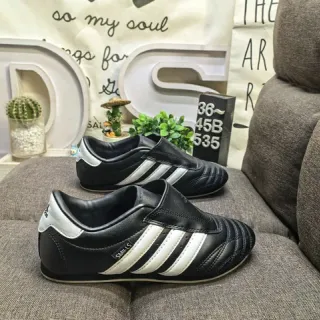 Adidas Negro Blanco Sin Cordones Deslizante Acolchado Cuero Superior Zapatos de Fútbol Interior