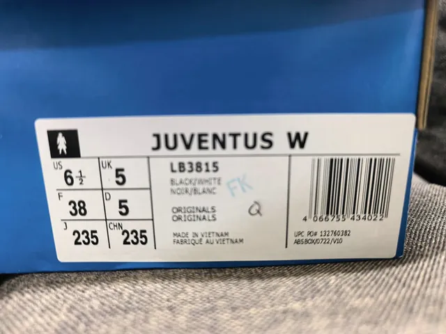 Adidas Tênis Lifestyle de Couro Preto e Branco com Painel Lateral de Três Listras 2