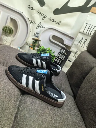Adidas Tênis Lifestyle de Couro Preto e Branco com Painel Lateral de Três Listras 7