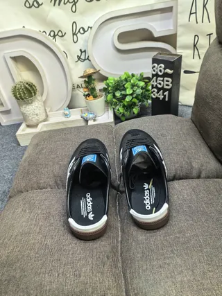 Adidas Tênis Lifestyle de Couro Preto e Branco com Painel Lateral de Três Listras 8