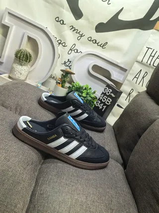 Adidas Tênis Lifestyle de Couro Preto e Branco com Painel Lateral de Três Listras 9