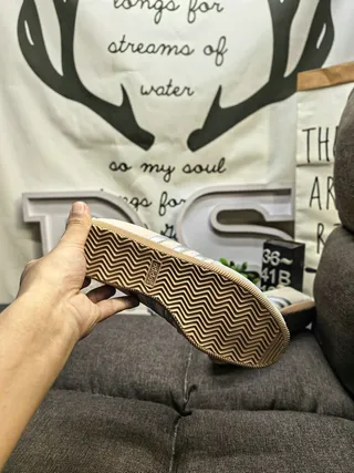 Adidas কালো সাদা লো-টপ লেদার আপার লাইফস্টাইল স্নিকার 4