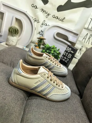Adidas কালো সাদা লো-টপ লেদার আপার লাইফস্টাইল স্নিকার 9