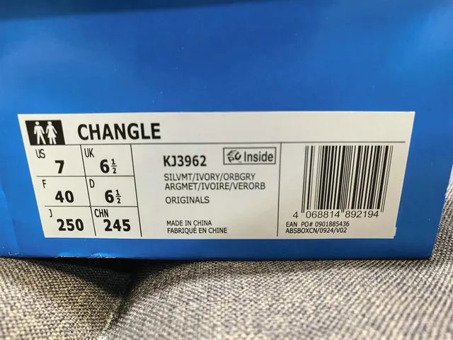 Adidas কালো সাদা লো-টপ লেদার আপার লাইফস্টাইল স্নিকার 12