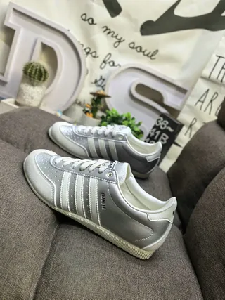 Adidas কালো সাদা লো-টপ লেদার আপার লাইফস্টাইল স্নিকার 17