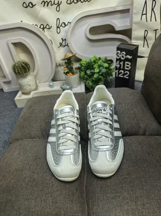 Adidas কালো সাদা লো-টপ লেদার আপার লাইফস্টাইল স্নিকার 20