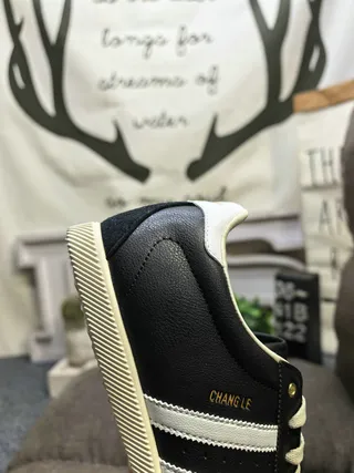 Adidas কালো সাদা লো-টপ লেদার আপার লাইফস্টাইল স্নিকার 23