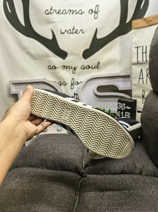 Adidas কালো সাদা লো-টপ লেদার আপার লাইফস্টাইল স্নিকার 24